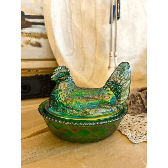 Westmoreland Mould Mosser Glass Green Carnival Glass Hen on Nest with Split Tail - Picture 1 of 5